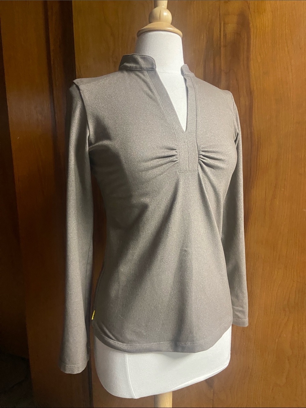 Athletic Griege Wear Chic Long Sleeve Taupe V-Neck Women's Top LOLE